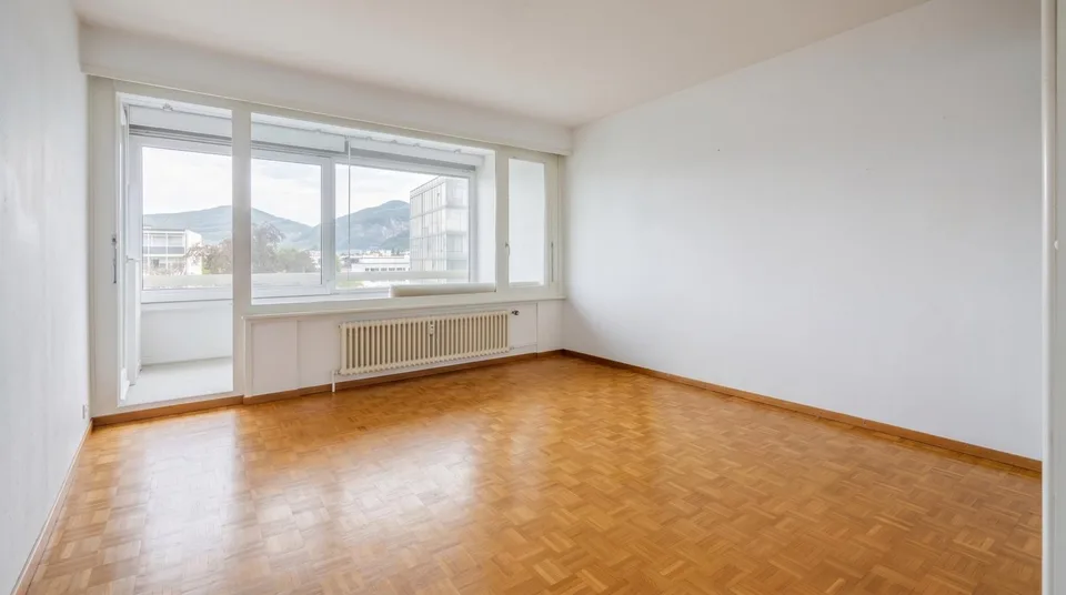 Co-exclusivity in Florissant - Through Apartment