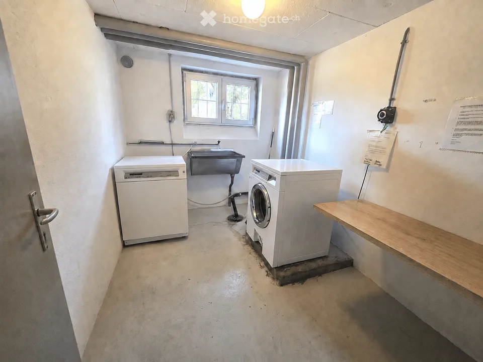 Appartamento in proprietà di 3 locali con balcone, parcheggio e potenziale di sviluppo