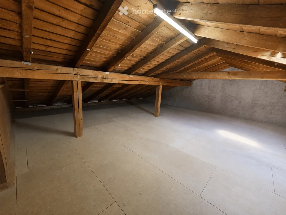 Appartamento in proprietà di 3 locali con balcone, parcheggio e potenziale di sviluppo