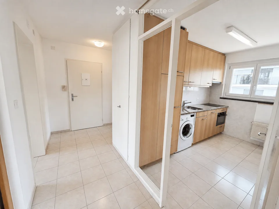 Appartamento in proprietà di 3 locali con balcone, parcheggio e potenziale di sviluppo