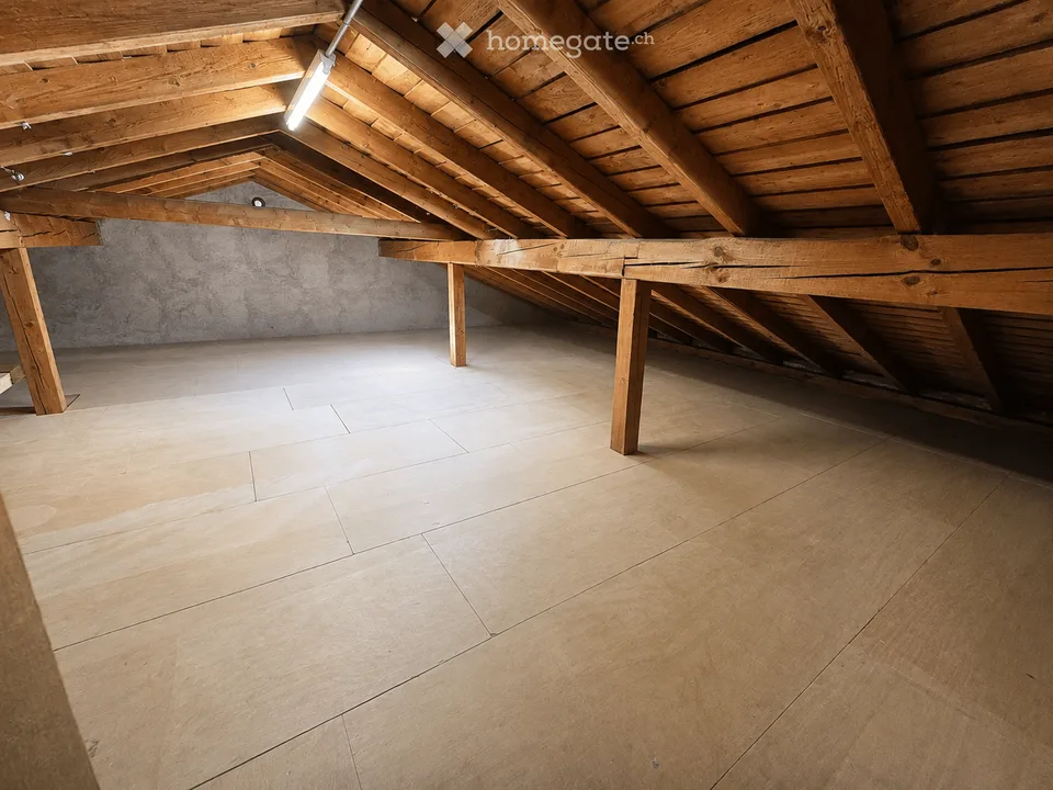 Appartamento in proprietà di 3 locali con balcone, parcheggio e potenziale di sviluppo