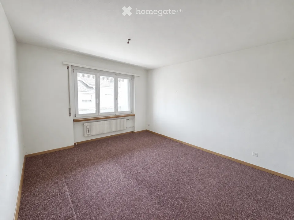 Appartamento in proprietà di 3 locali con balcone, parcheggio e potenziale di sviluppo