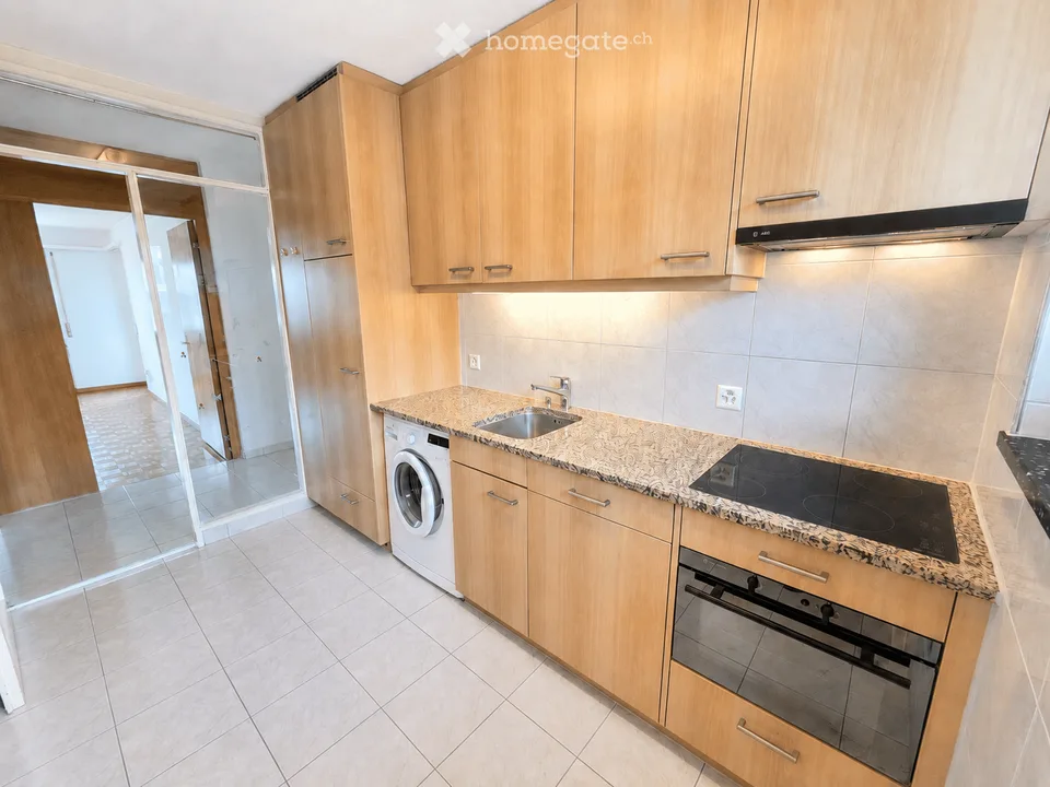 Appartamento in proprietà di 3 locali con balcone, parcheggio e potenziale di sviluppo