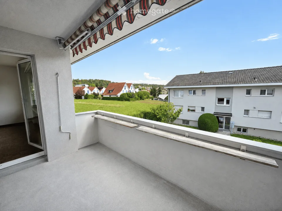 Appartamento in proprietà di 3 locali con balcone, parcheggio e potenziale di sviluppo
