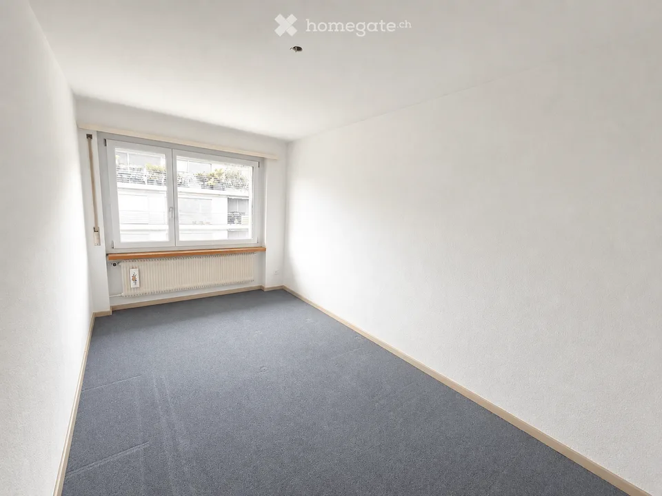 Appartamento in proprietà di 3 locali con balcone, parcheggio e potenziale di sviluppo