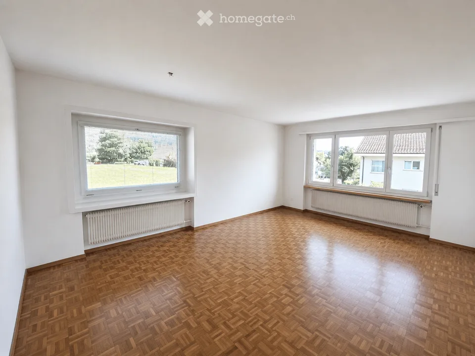 Appartamento in proprietà di 3 locali con balcone, parcheggio e potenziale di sviluppo