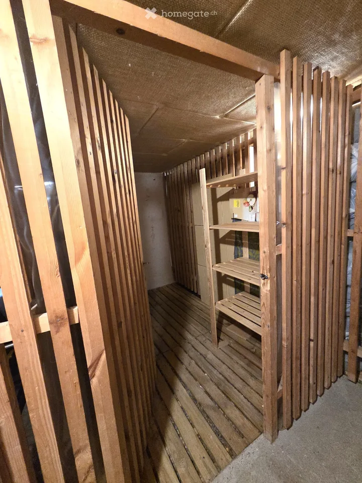 Appartamento in proprietà di 3 locali con balcone, parcheggio e potenziale di sviluppo
