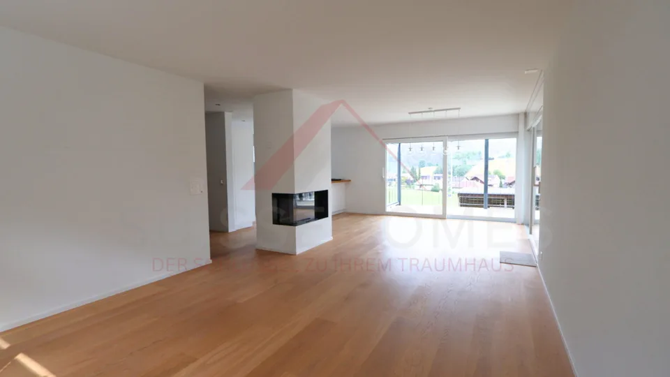 Casa unifamiliare moderna di 6,5 locali con giardino, ampia terrazza e doppio garage a Signau