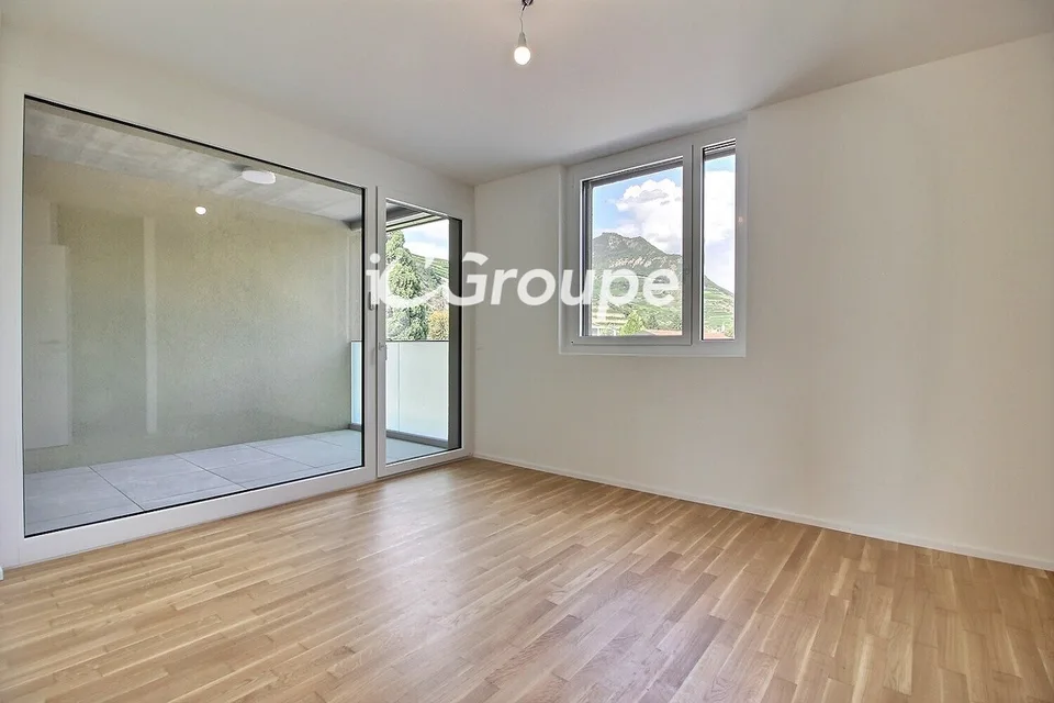 Splendid 4.5-room attic apartment for rent in Uvrier