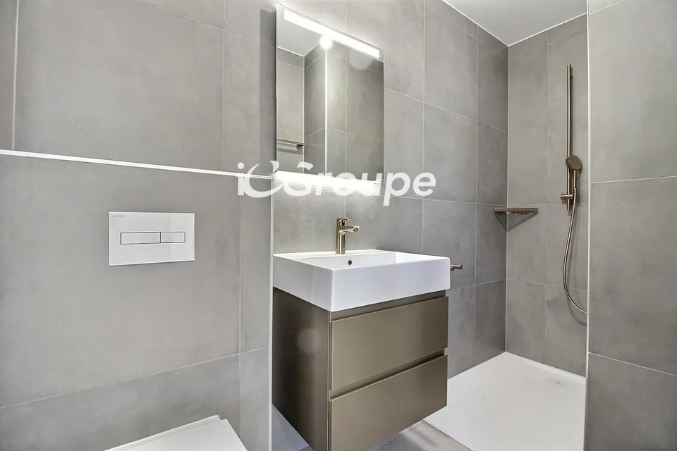 Splendid 4.5-room attic apartment for rent in Uvrier