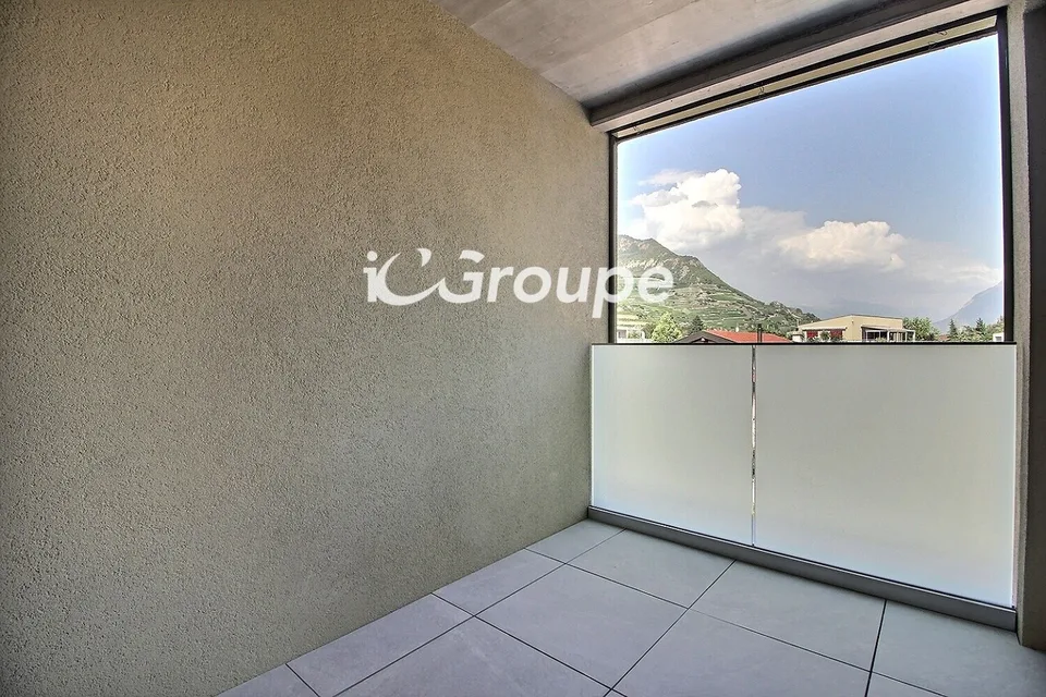 Splendid 4.5-room attic apartment for rent in Uvrier