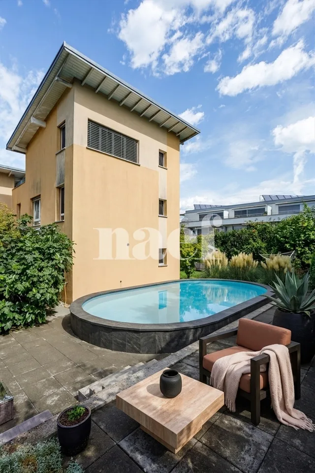 Haus mit 6,5 Zimmern, Garten und Pool in Avenches zum Verkauf