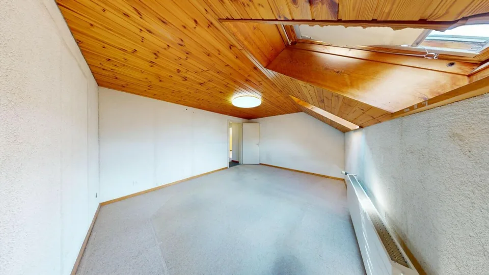 Detached spacious wonder with large extension and enormous potential