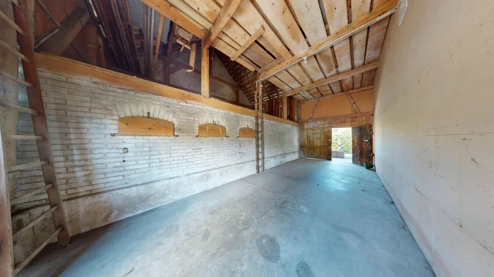Detached spacious wonder with large extension and enormous potential