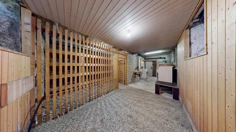 Detached spacious wonder with large extension and enormous potential