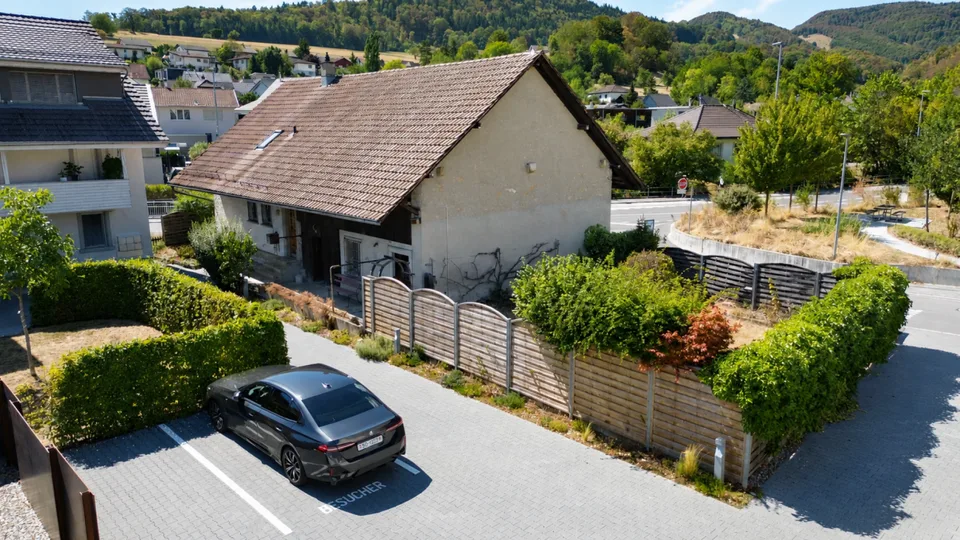 Freistehendes Raumwunder mit grossem Anbau und enormem Potenzial