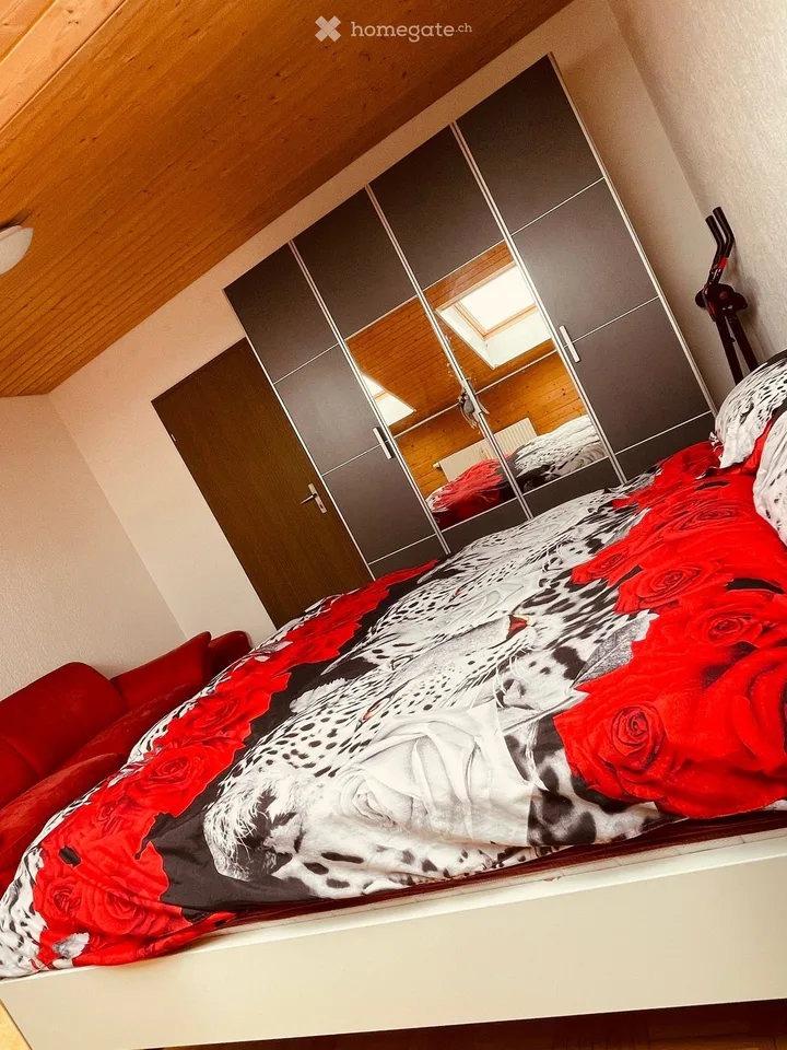 Sehr schönes, gemütliches und voll möbliertes WG-Zimmer