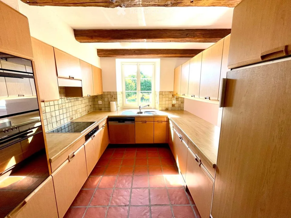 Appartement rénové de 3,5 pièces dans une maison à deux familles