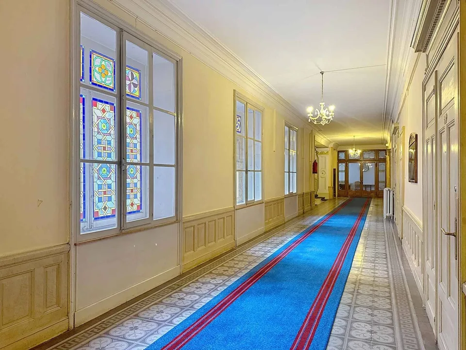 Beautiful 3.5 rooms of 98 m2 - Elegance of the Epoch