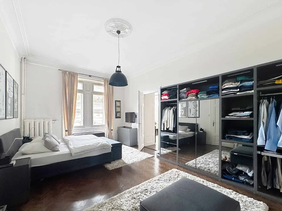 Beautiful 3.5 rooms of 98 m2 - Elegance of the Epoch