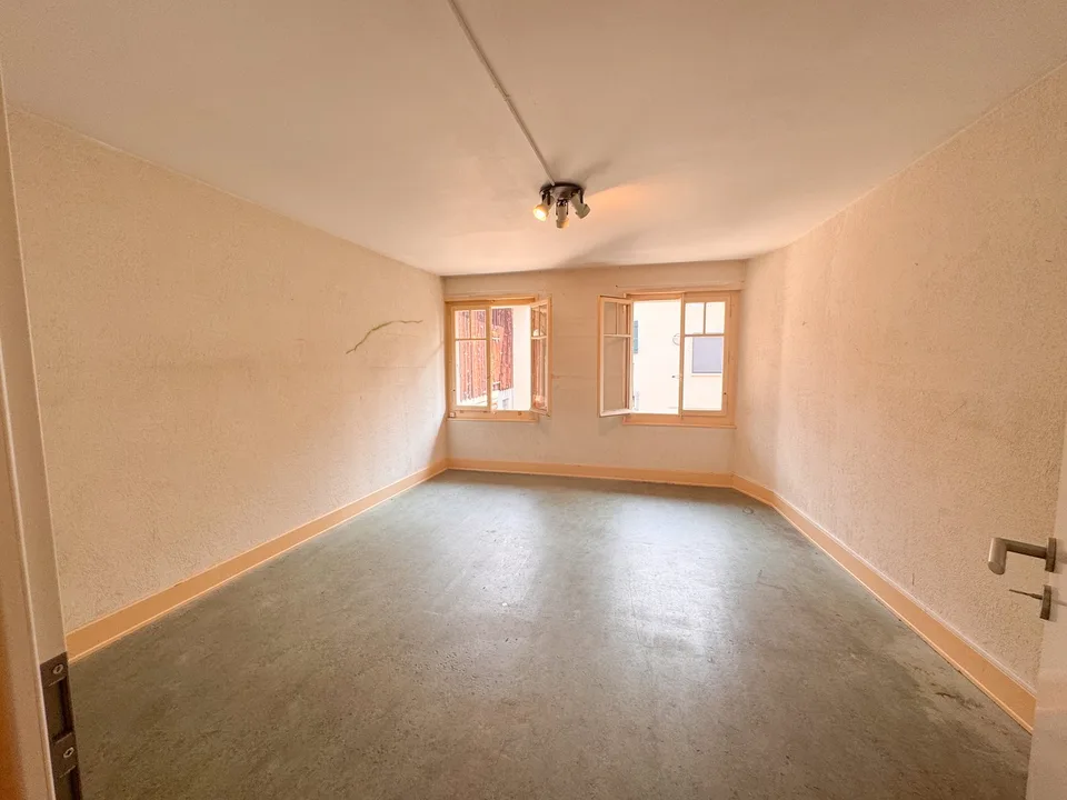 Casa di villaggio con due annessi – forte potenziale di trasformazione a Ollon