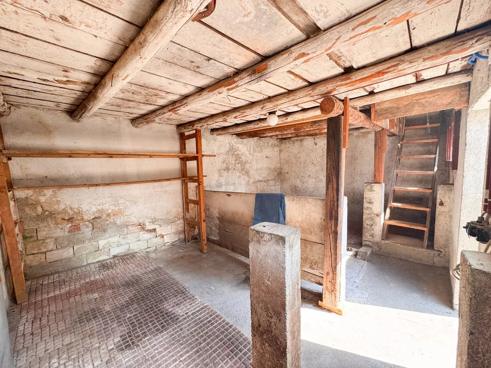 Casa di villaggio con due annessi – forte potenziale di trasformazione a Ollon