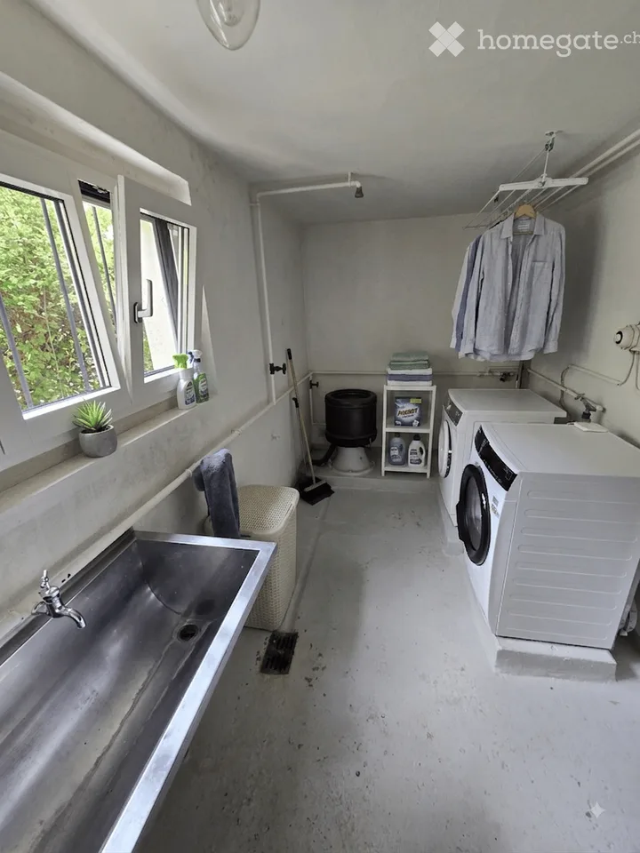 Maison de famille charmante de 6 pièces avec jardin dans un emplacement central à Baar