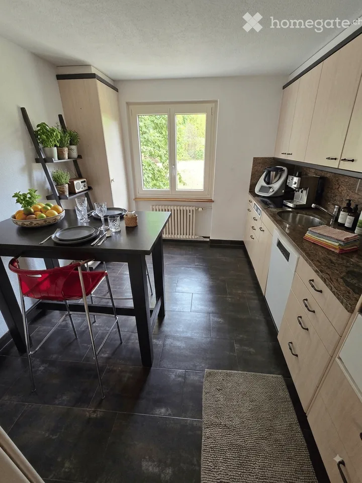 Maison de famille charmante de 6 pièces avec jardin dans un emplacement central à Baar