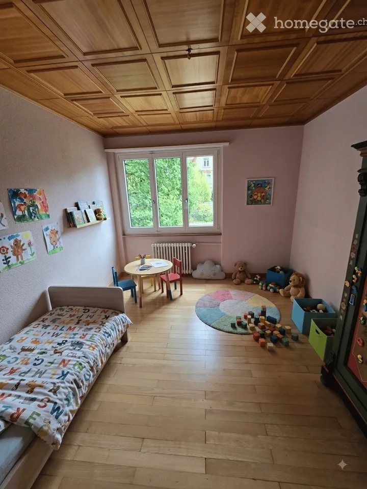 Maison de famille charmante de 6 pièces avec jardin dans un emplacement central à Baar