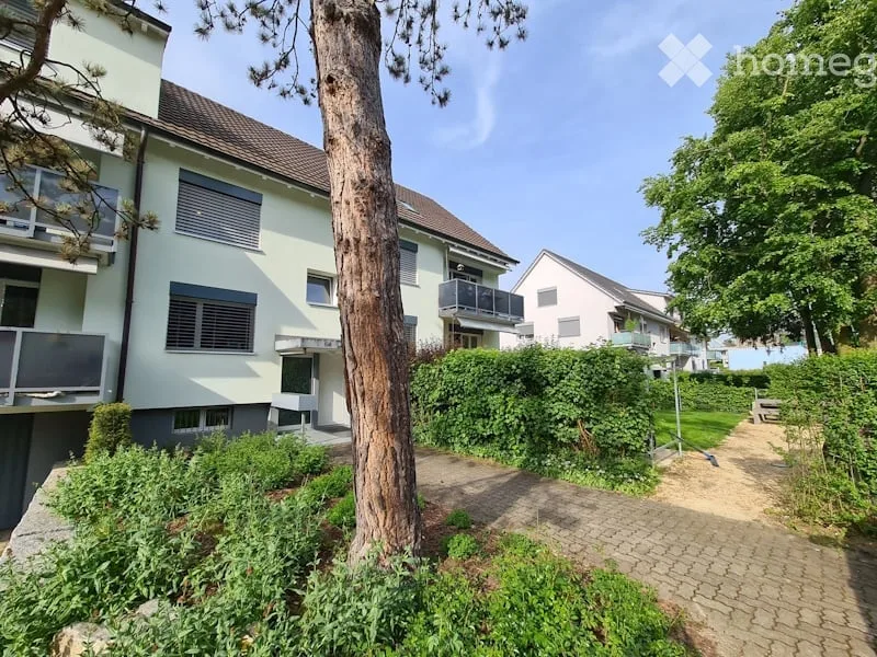 3-5-Zimmer-Wohnung an zentraler Lage in Reinach zu vermieten
