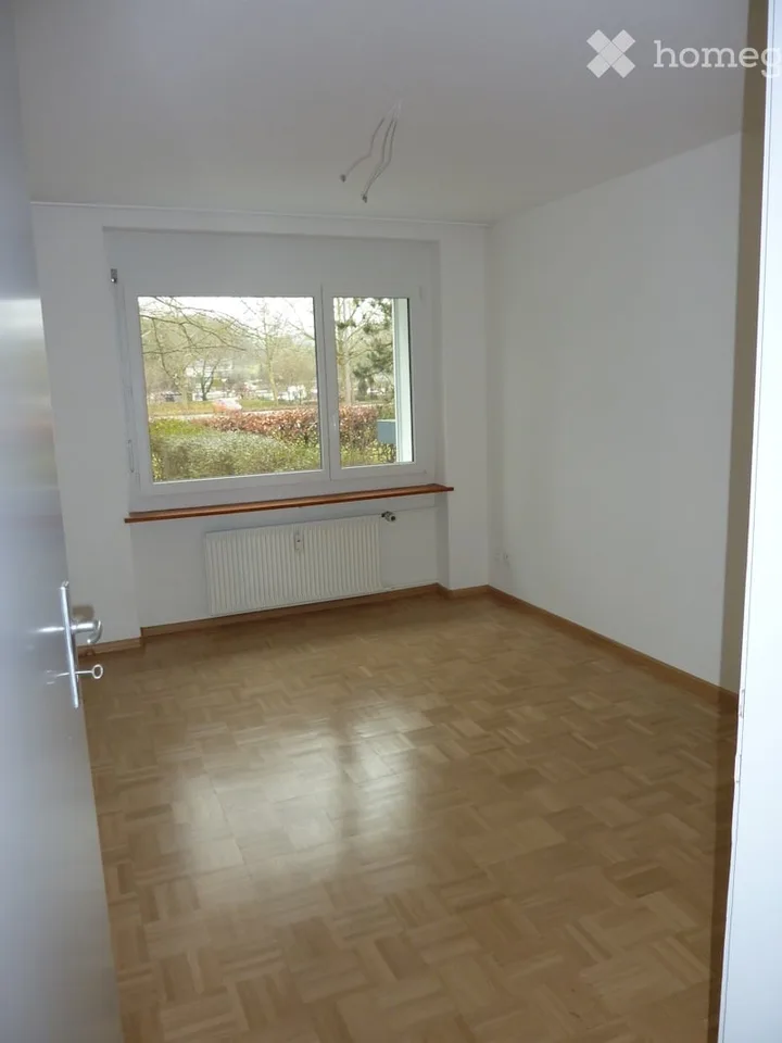 3-5-Zimmer-Wohnung an zentraler Lage in Reinach zu vermieten