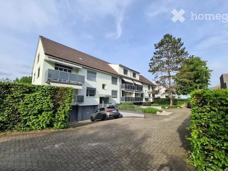 3-5-Zimmer-Wohnung an zentraler Lage in Reinach zu vermieten