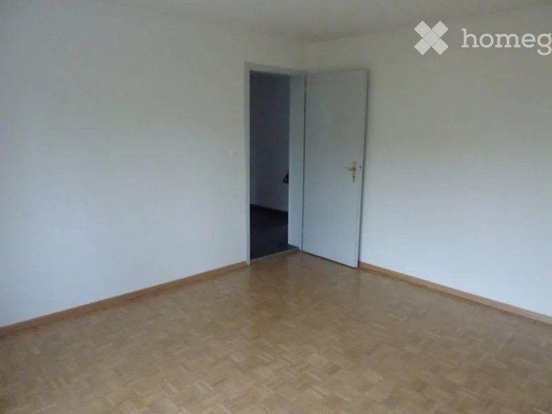 3-5-Zimmer-Wohnung an zentraler Lage in Reinach zu vermieten