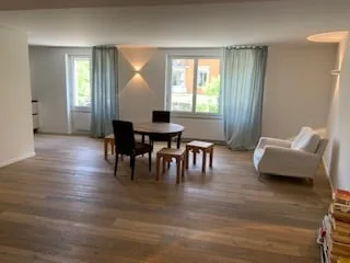 Charmante 2.5-Zimmer-Altbauwohnung an der Röschibachstrasse in Zürich