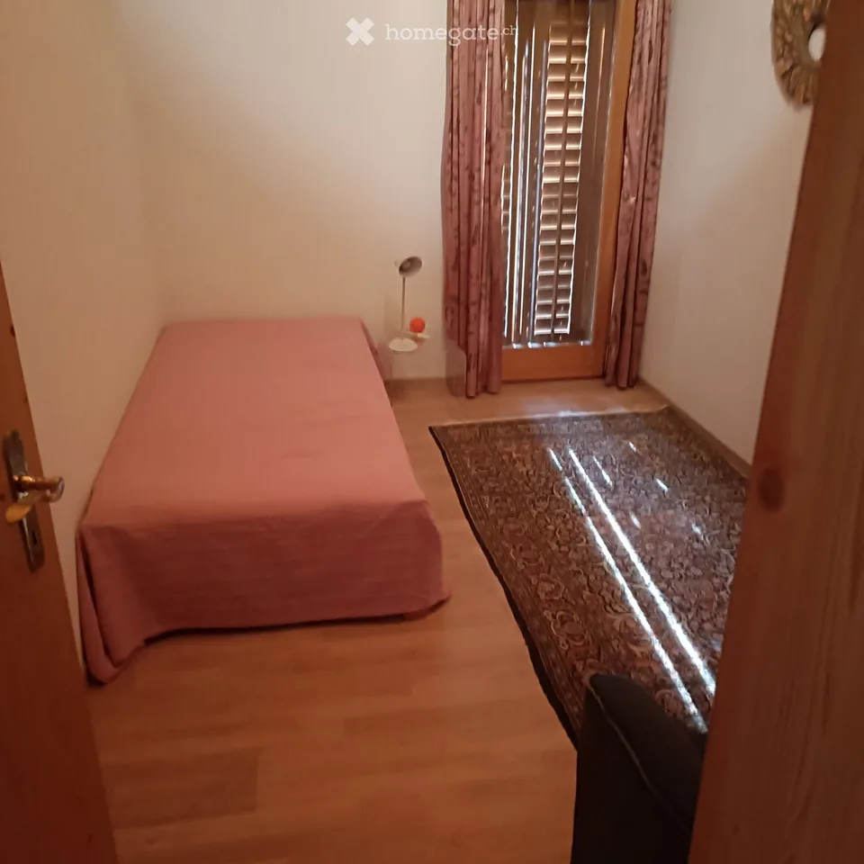 Charmante 3-Zimmer-Dachwohnung mit Balkon und Bergpanorama in Flims Dorf
