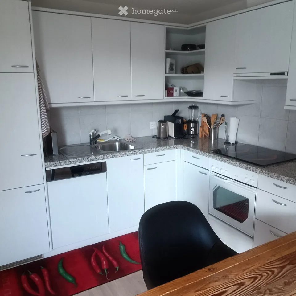 Charmante 3-Zimmer-Dachwohnung mit Balkon und Bergpanorama in Flims Dorf