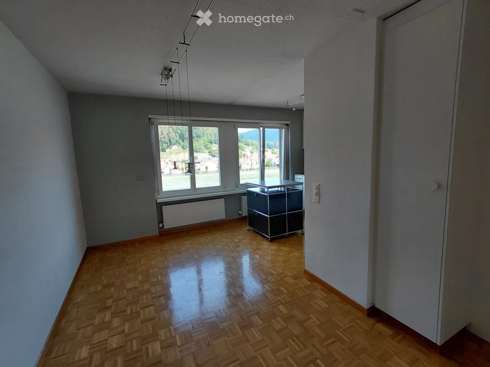 À louer pour une durée déterminée, appartement ensoleillé et spacieux avec vue sur le verdure
