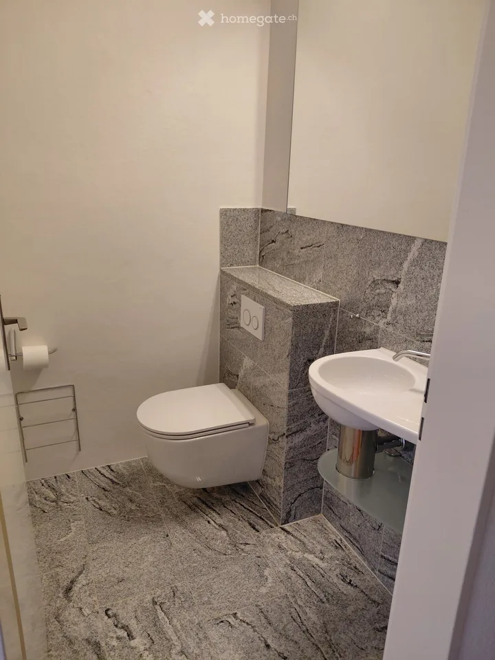 À louer pour une durée déterminée, appartement ensoleillé et spacieux avec vue sur le verdure