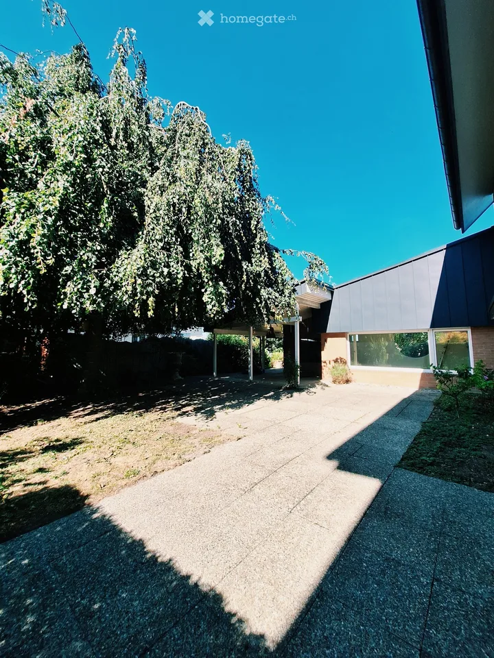 Hausteil mit Garten und Blick ins Grüne