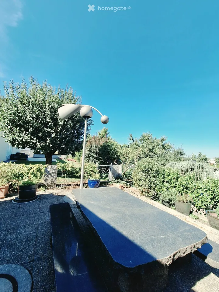 Hausteil mit Garten und Blick ins Grüne