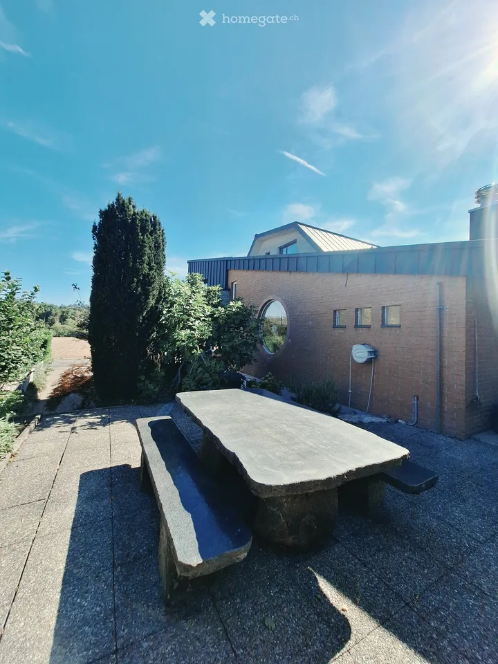 Hausteil mit Garten und Blick ins Grüne