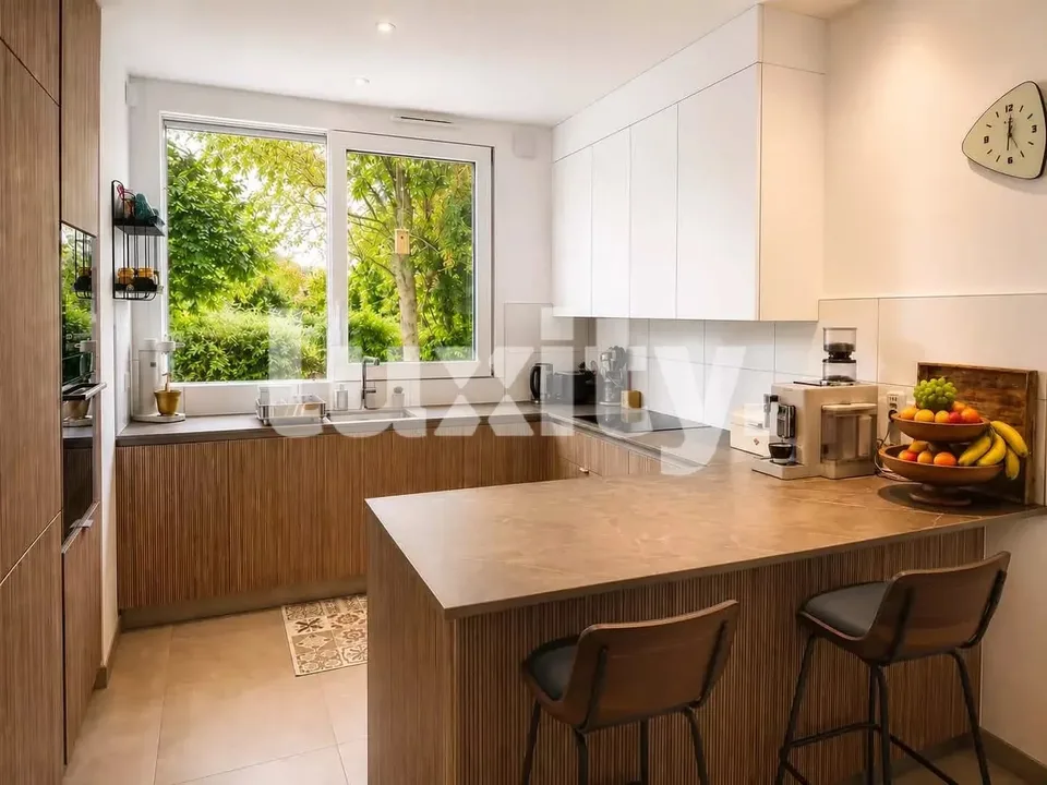 Contemporary family home with large garden