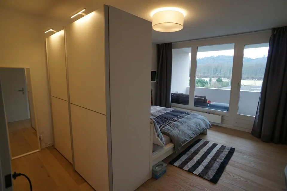 ESPACIEUX, HABITATION MEUBLÉE AVEC UNE VUE PANOGRAMIQUE ET DEUX BALCONS