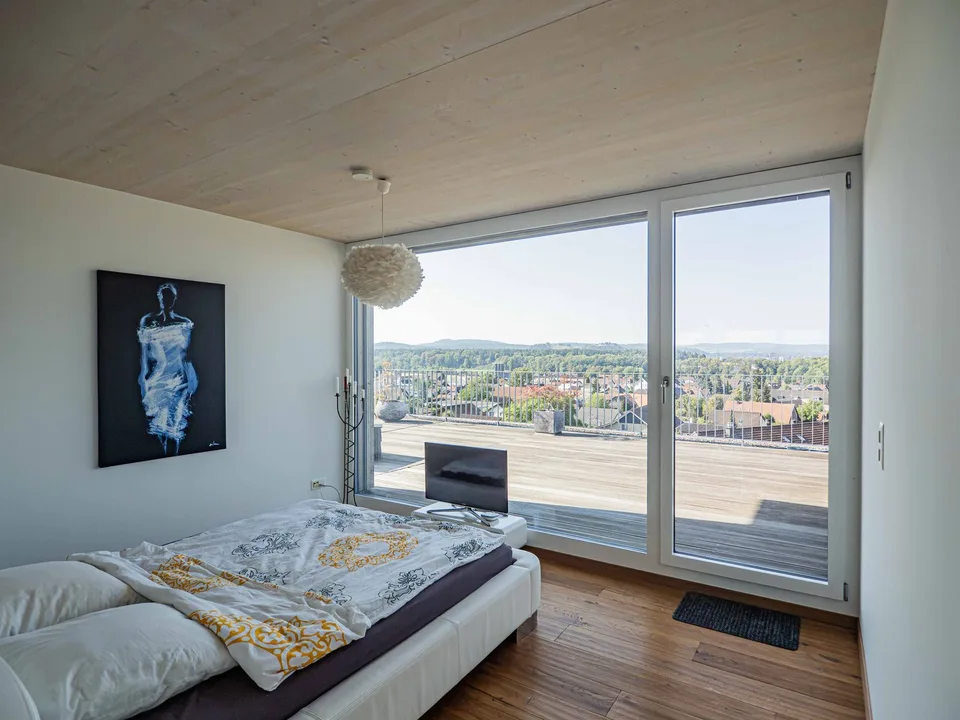 Architektur, Aussicht und Komfort – aussergewöhnliches EFH am Chestenberg