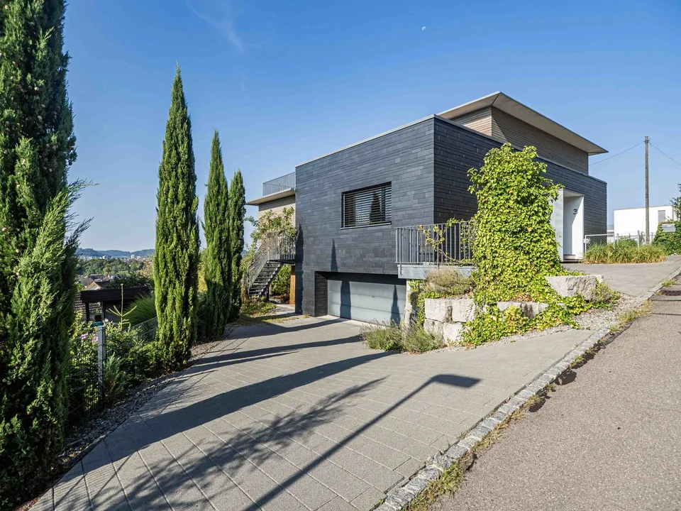 Architektur, Aussicht und Komfort – aussergewöhnliches EFH am Chestenberg