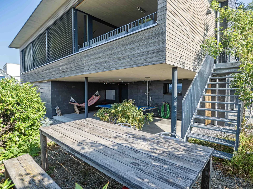 Architektur, Aussicht und Komfort – aussergewöhnliches EFH am Chestenberg