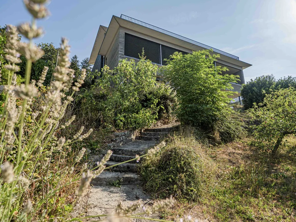 Architektur, Aussicht und Komfort – aussergewöhnliches EFH am Chestenberg