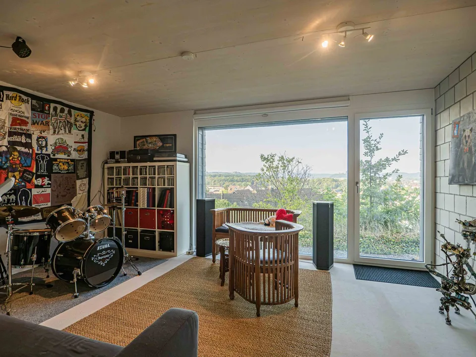 Architektur, Aussicht und Komfort – aussergewöhnliches EFH am Chestenberg