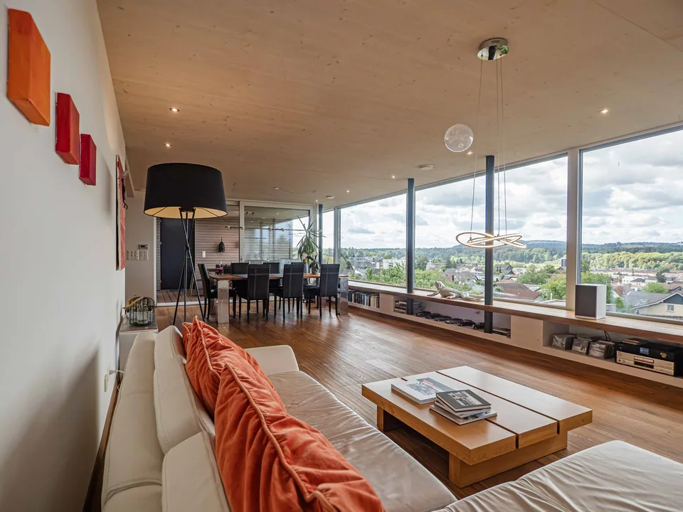Architektur, Aussicht und Komfort – aussergewöhnliches EFH am Chestenberg