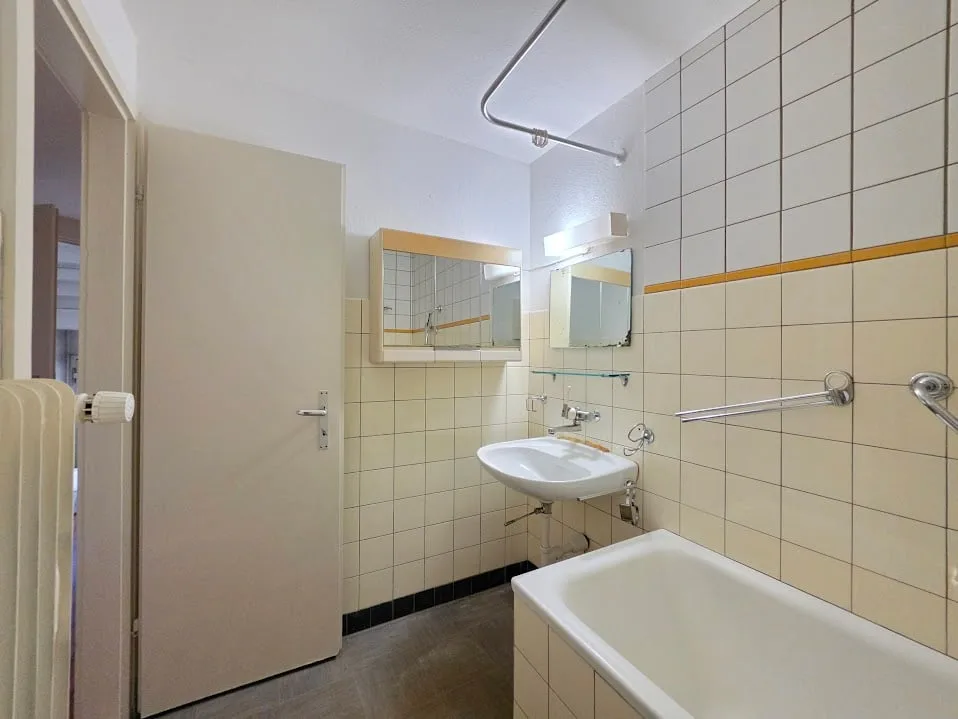 Refreshed 1-room apartment, perfect for singles and commuters!
